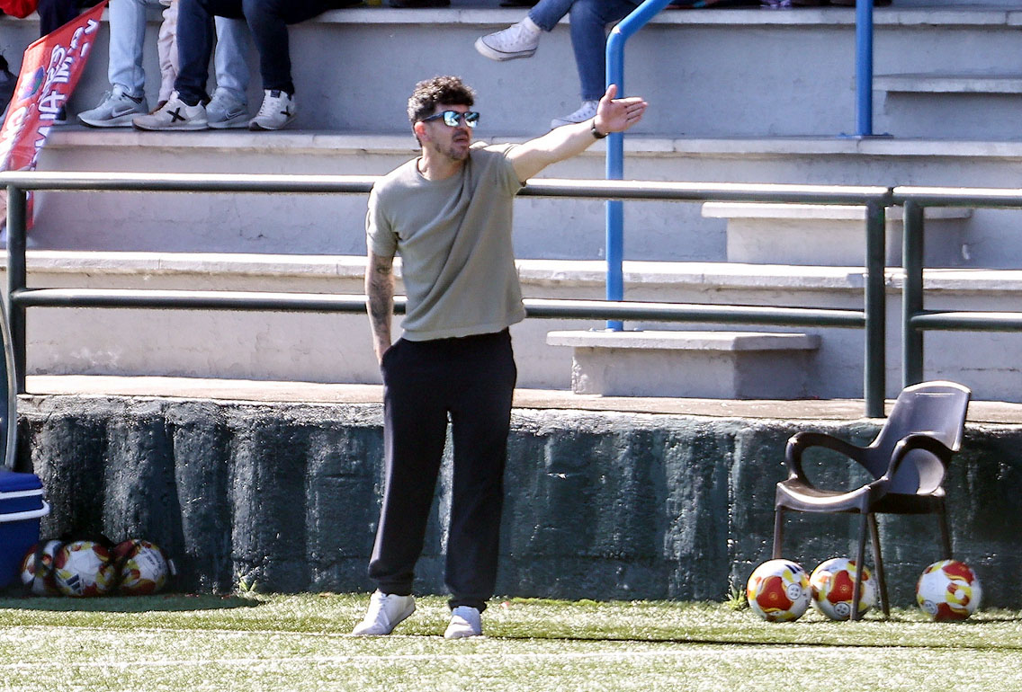 Leví Cantero, entrenador del Churriana CF, durante el partido ante el At. Mancha Real (GP MEDIA)