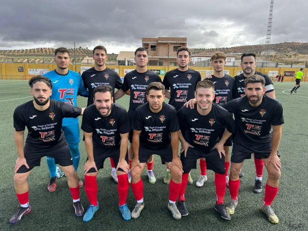 El cancerbero Fran junto a sus compañeros del Salar CF El cancerbero Fran junto a sus compañeros del Salar CF