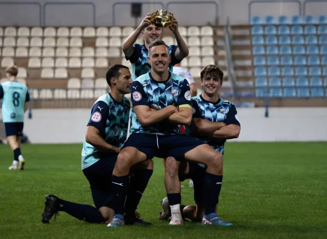 Antonio López homenajeado por sus compañeros (CF MOTRIL)