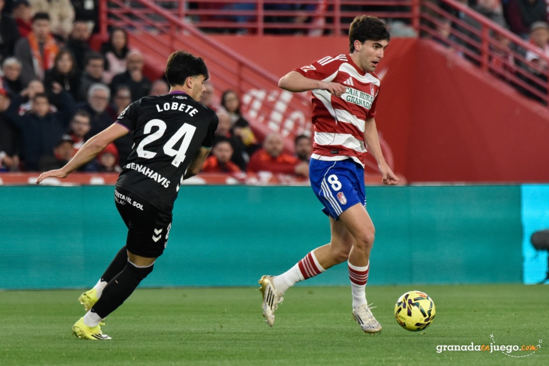 La lesión de Alemañ cambió el rumbo del partido (J.M. BALDOMERO)