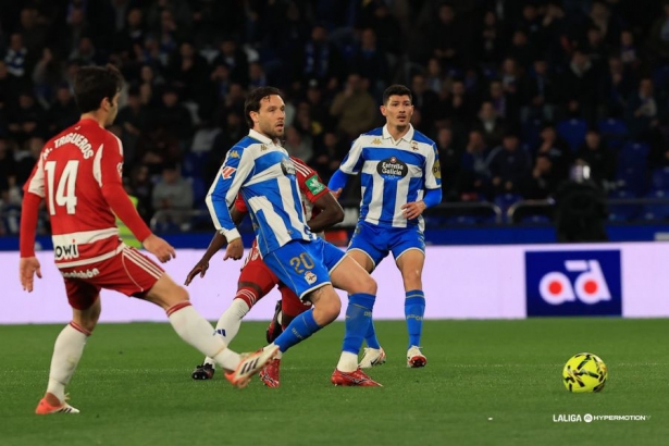 Manu Trigueros en una de las acciones del partido ante el Depor (LALIGA) Manu Trigueros en una de las acciones del partido ante el Depor (LALIGA)