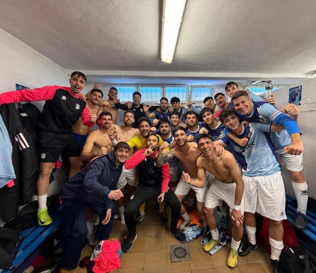 El Atlético Monachil celebra el triunfo (ATLÉTICO MONACHIL) El Atlético Monachil celebra el triunfo (ATLÉTICO MONACHIL)