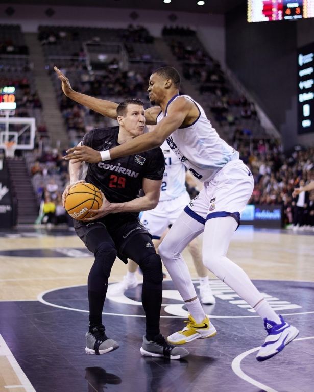 Bozic volvió a ser el jugador más determinante sobre la cancha (COVIRAN GRANADA) Bozic volvió a ser el jugador más determinante sobre la cancha (COVIRAN GRANADA)