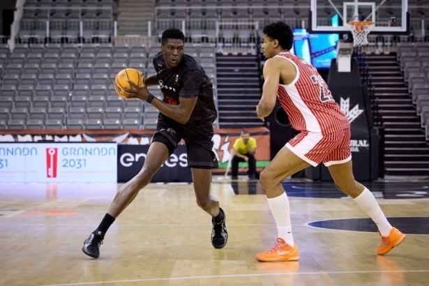 Los rojinegros quieren emular al primer equipo con una victoria (COVIRAN GRANADA) Los rojinegros quieren emular al primer equipo con una victoria (COVIRAN GRANADA)