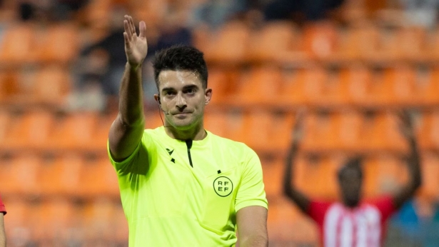 Eder Mallo se vuelve a cruzar con el Granada (AS) Eder Mallo se vuelve a cruzar con el Granada (AS)
