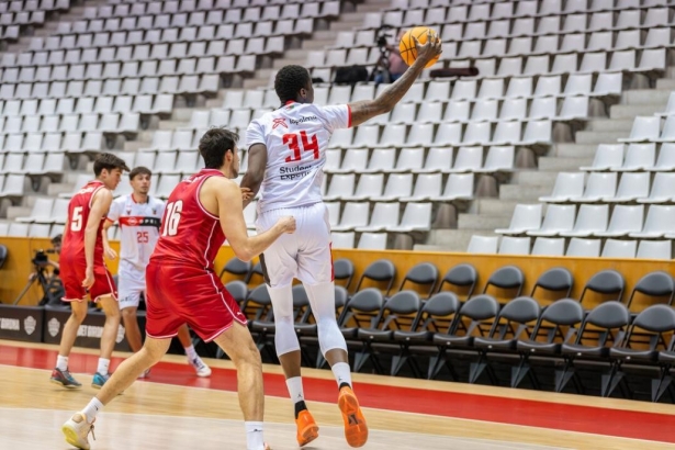 Los rojinegros no pudieron alcanzar la victoria (ACB) Los rojinegros no pudieron alcanzar la victoria (ACB)