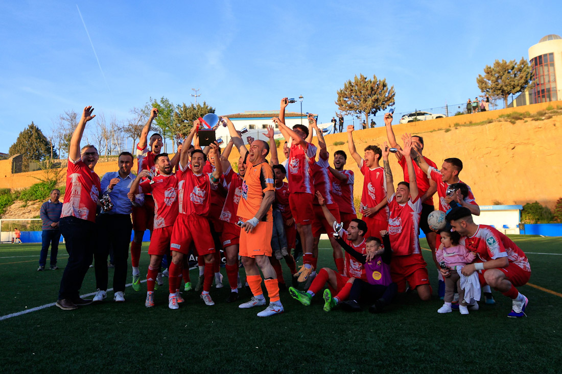 El Guadíx CF celebra su título de Copa Provincial (DIEGO LEMUS)