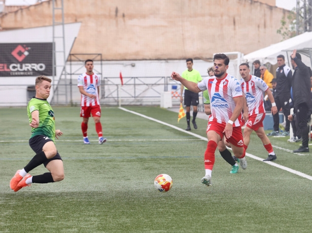 Los dos equipos se emplearon a fondo (GPMEDIA)