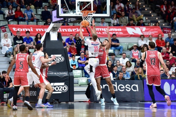 Valtonen volvió a jugar algo más de cuatro meses después de su lesión (ACB) Valtonen volvió a jugar algo más de cuatro meses después de su lesión (ACB)