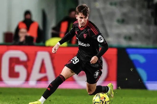 El granadino seguirá en el Sevilla (SEVILLA FC)