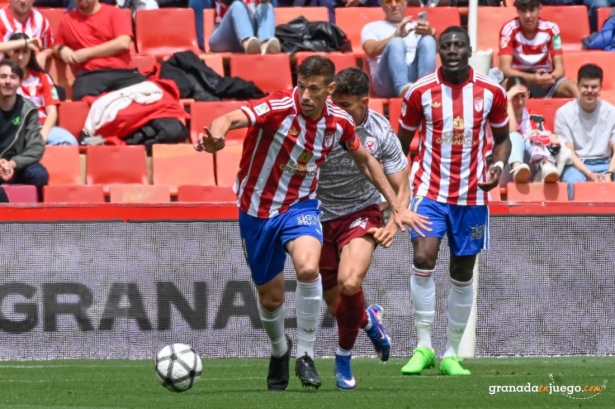 El Granada, obligado a mostrar su mejor cara (J.M. BALDOMERO) El Granada, obligado a mostrar su mejor cara (J.M. BALDOMERO)