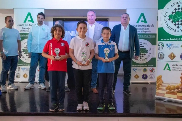 Damián López - campeón sub10 (AJEDREZ LA ZUBIA)