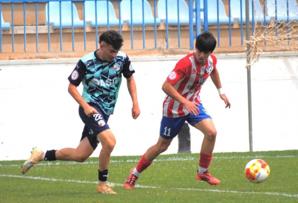 Lance del partido CF Motril ante Atlético Porcuna (SEMANARIO MUCHO DEPORTE) Lance del partido CF Motril ante Atlético Porcuna (SEMANARIO MUCHO DEPORTE)