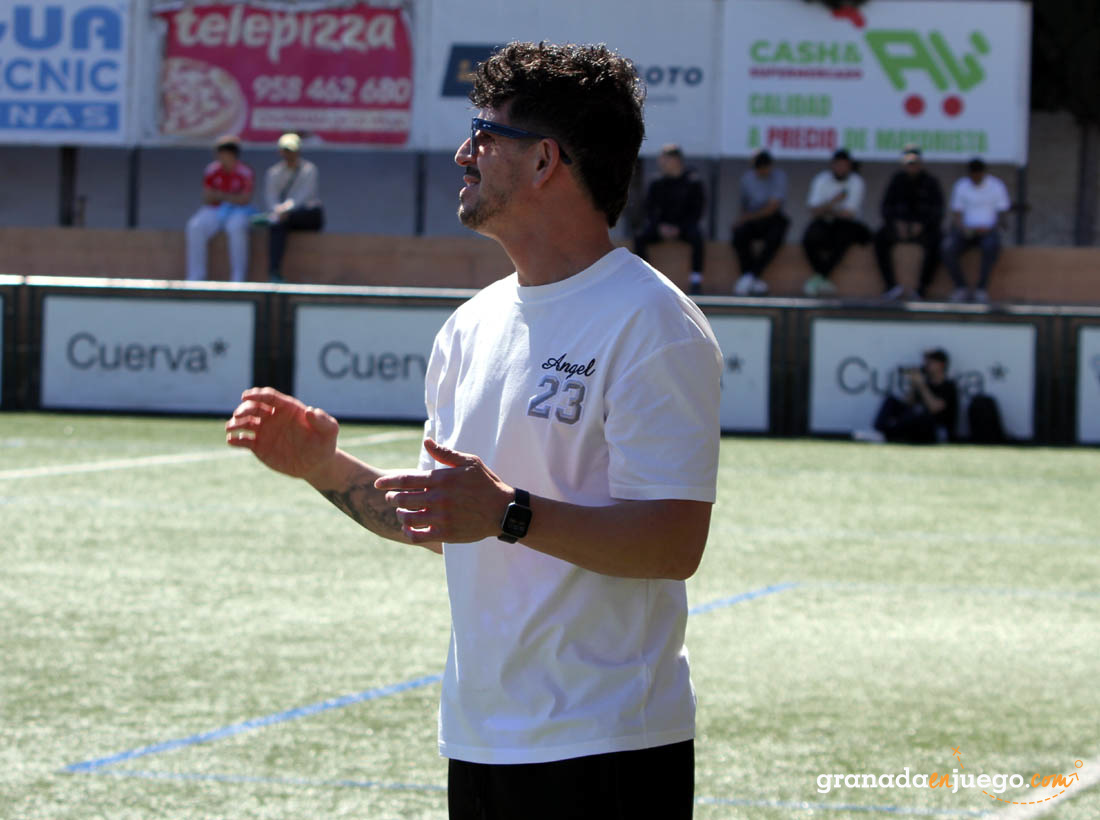 Leví Cantero, entrenador del Churriana CF, durante un partido de esta temporada (J. PALMA)