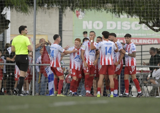 Los jugadores del Arenas de Armilla celebran el tanto de Salvatierra (GPMEDIA) Los jugadores del Arenas de Armilla celebran el tanto de Salvatierra (GPMEDIA)