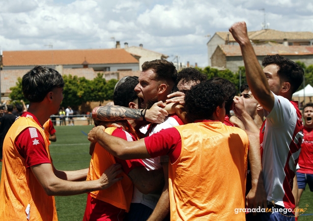 El Churriana celebra su gol (J. PALMA)