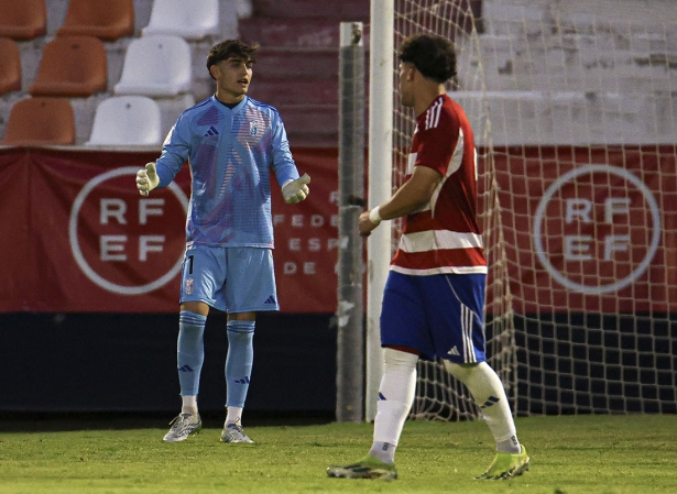 Carlos Guirado, portero del Granada CF, tras encajar el primer tanto ante el Real Madrid (LOF) Carlos Guirado, portero del Granada CF, tras encajar el primer tanto ante el Real Madrid (LOF)