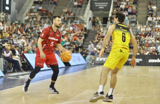 Lluís Costa juega en ataque (GPMEDIA)