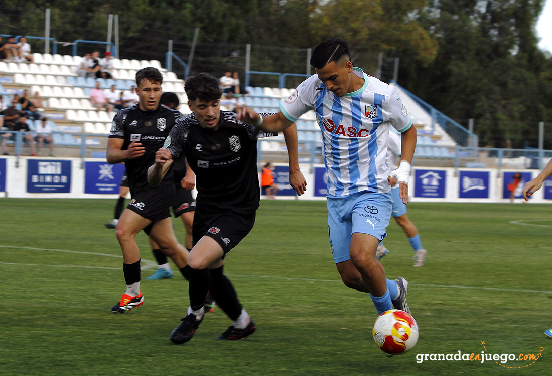 CF Motril y Churriana CF disputaron un intenso partido (J.P. MARTÍNEZ)
