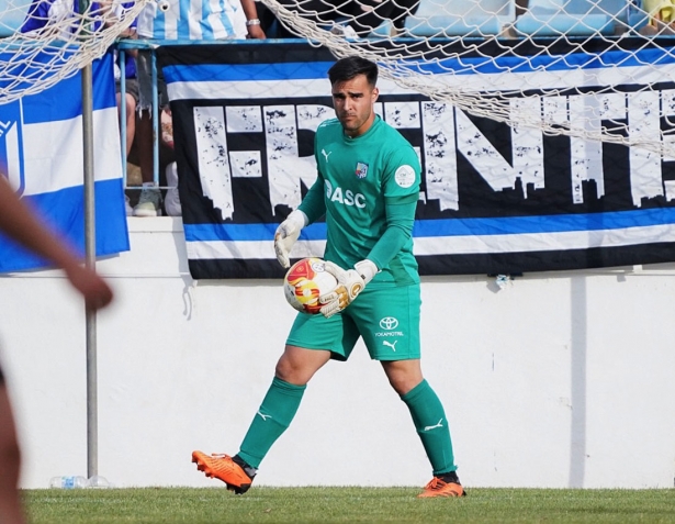 El cancerbero De la Osa en un momento del encuentro ante el Churriana CF (CF MOTRIL)