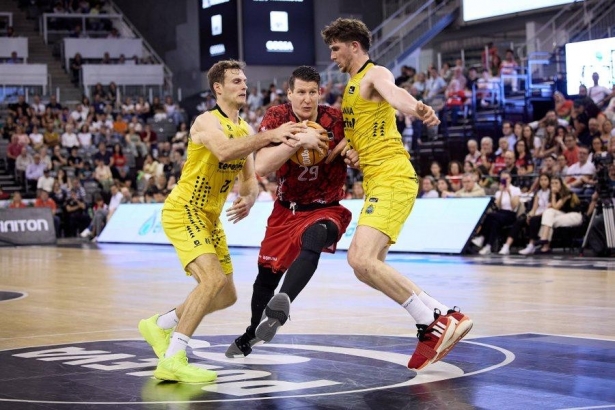 Bozic sigue acumulando grandes partidos (COVIRAN GRANADA) Bozic sigue acumulando grandes partidos (COVIRAN GRANADA)