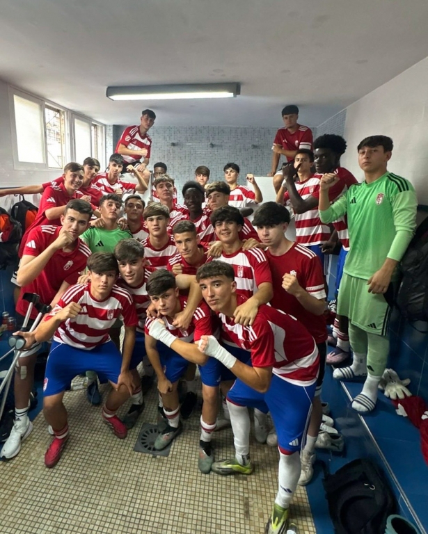 El Granada CF B celebra su campeonato (CANTERA NAZARÍ)