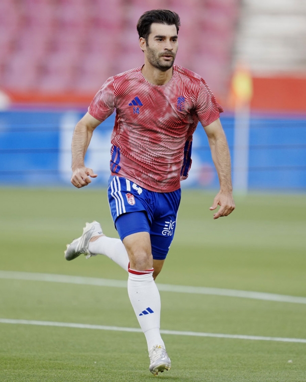 Manu Trigueros en su último partido como futbolista profesional (GRANADA CF) Manu Trigueros en su último partido como futbolista profesional (GRANADA CF)