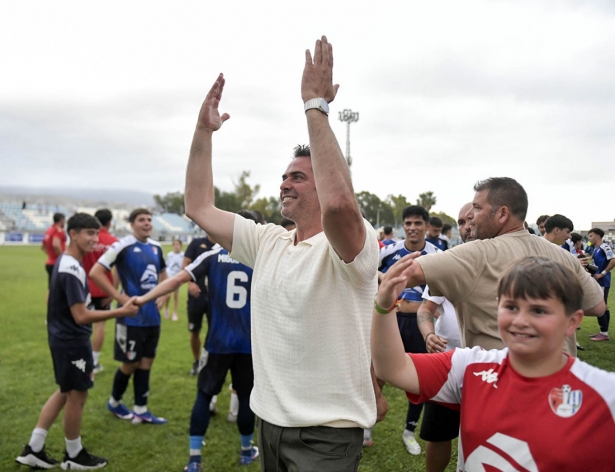 Fermín Criado, presidente del Arenas de Armilla, celebra en Motril el pase a la gran final (GP MEDIA)