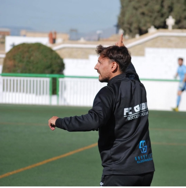 Javier Urbano deja de ser entrenador del FC Gabias Javier Urbano deja de ser entrenador del FC Gabias