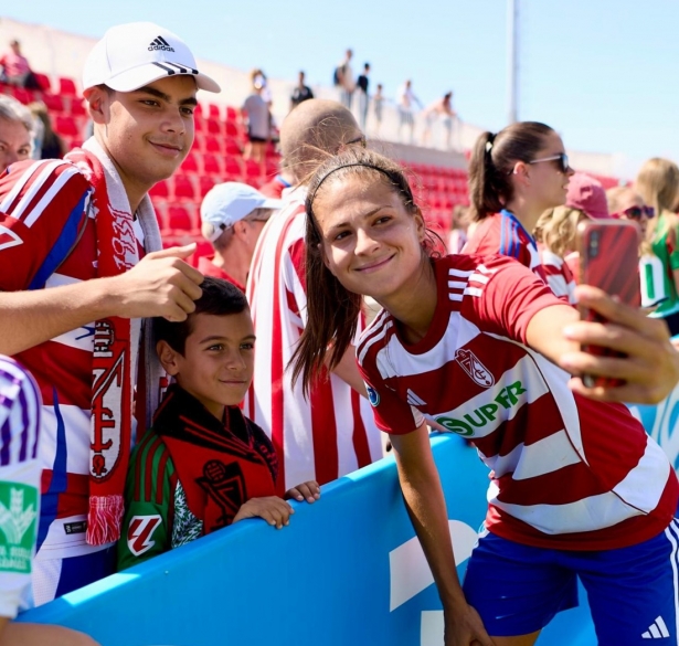 Laura Pérez busca un nuevo reto lejos de Granada (LALIGA F) Laura Pérez busca un nuevo reto lejos de Granada (LALIGA F)