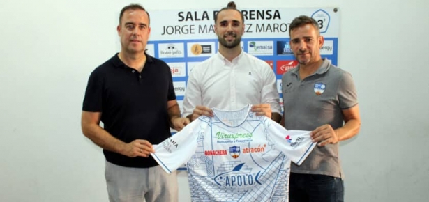 Christian Alba, presidente del Loja CD, a la izquierda en la presentación de David Aguilar (PACO CASTILLO)