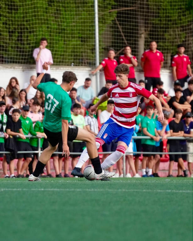 Granada CF B y Alhendín B disputaron un intenso final (GCF) Granada CF B y Alhendín B disputaron un intenso final (GCF)