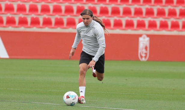 Izan se marcha tras seis meses de buen fútbol (J. AZCOYTIA) Izan se marcha tras seis meses de buen fútbol (J. AZCOYTIA)
