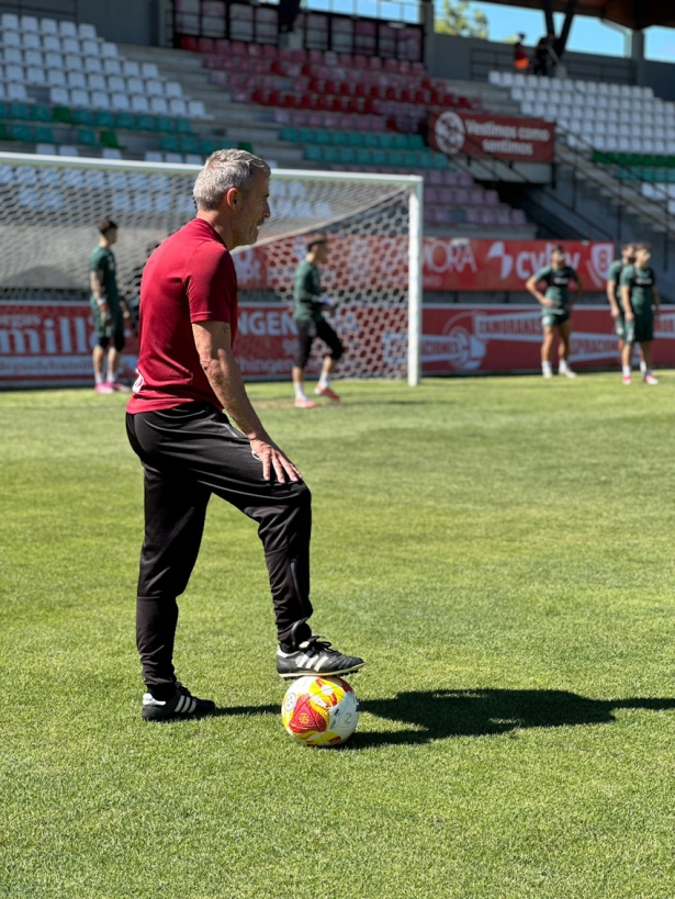 Óscar Cano durante un entrenamiento con el Zamora (ZAMORA CF) Óscar Cano durante un entrenamiento con el Zamora (ZAMORA CF)
