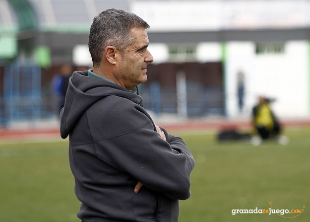 José Antonio Mateo, entrenador del Loja CD, durante ún encuentro (J. PALMA)