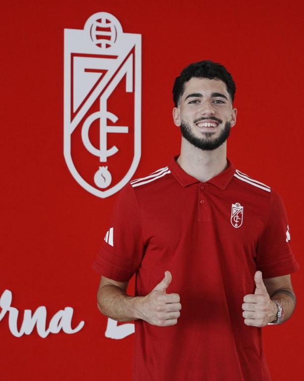 Rafa López, rojiblanco hasta 2028 (GRANADA CF) Rafa López, rojiblanco hasta 2028 (GRANADA CF)