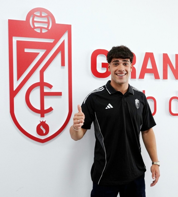 Daza renueva con el Granada (GRANADA CF) Daza renueva con el Granada (GRANADA CF)