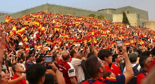 Miles de granadinos siguieron el partido en el Palacio de Congresos (GP MEDIA) Miles de granadinos siguieron el partido en el Palacio de Congresos (GP MEDIA)