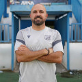 Raúl Barroso, entrenador del CF Motril, posa en el estadio 'Escribano Castilla' (CF MOTRIL)