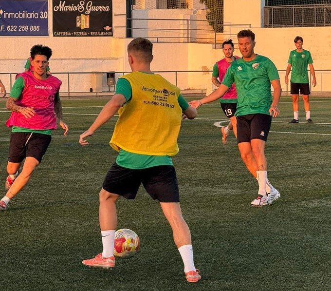El Huétor Vega espera empezar la temporada con buen pie (HUÉTOR VEGA CF) El Huétor Vega espera empezar la temporada con buen pie (HUÉTOR VEGA CF)