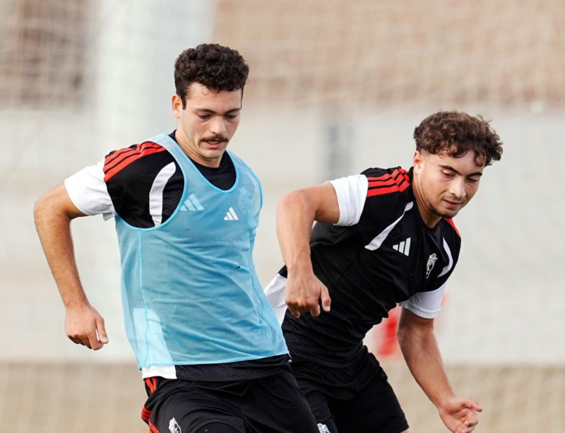 El Recre quiere comenzar la temporada con los tres puntos (GRANADA CF) El Recre quiere comenzar la temporada con los tres puntos (GRANADA CF)