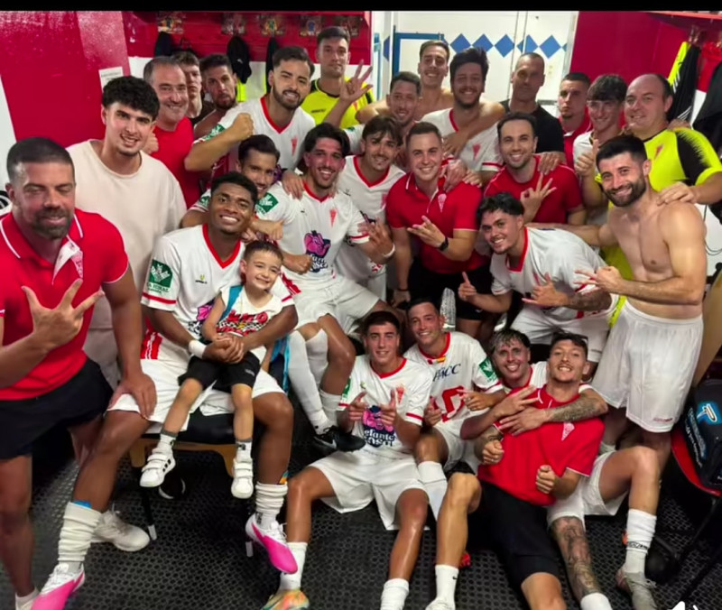 El Guadix CF celebra su primer triunfo (GUADIX CF) El Guadix CF celebra su primer triunfo (GUADIX CF)