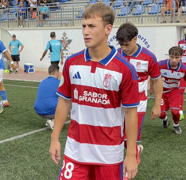 El Recre se tuvo que conformar con el empate en el estreno liguero (GRANADA CF)