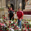 Alcaraz y Pacheta durante la ofrenda a la Virgen de las Angustias (D. GUERRERO)