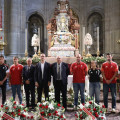 Los representantes del club han acudido a la ofrenda floral a la Virgen de las Angustias (GP MEDIA)