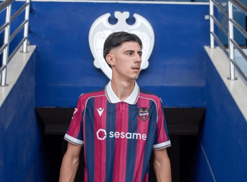 Requena se estrenó con el Levante