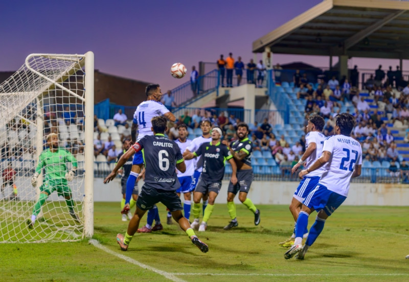 El Motril no pudo lograr la victoria ante el Recreativo
El Motril no pudo lograr la victoria ante el Recreativo