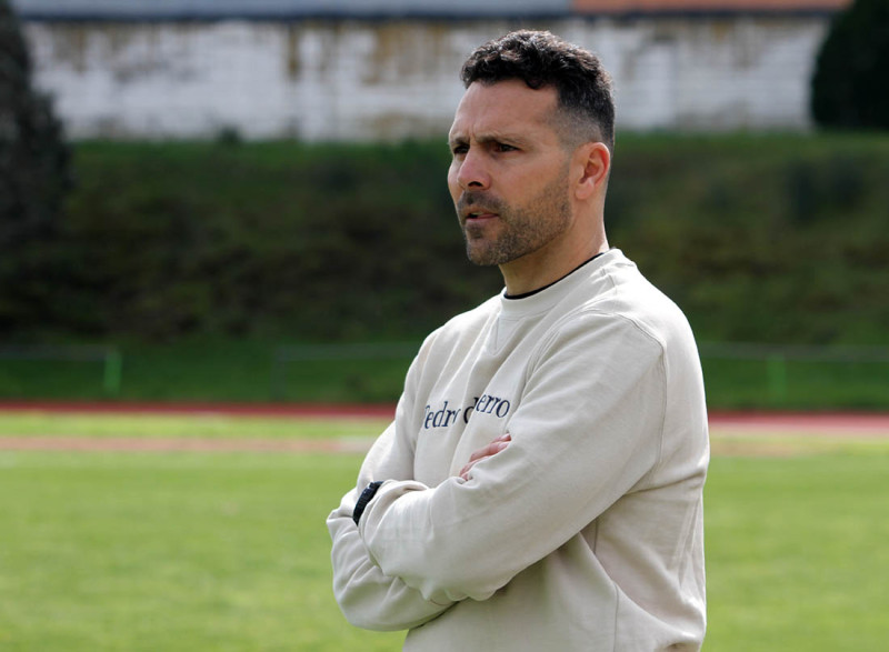 Javier Vilaseca, entrenador del CD Huétor Vega (J. PALMA)