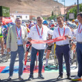 El presidente de la Diputación de Granada, Francis Rodríguez, durante la salida de la etapa 20 de La Vuelta Ciclista a España en el municipio de La Calahorra (DIPUTACIÓN DE GRANADA)