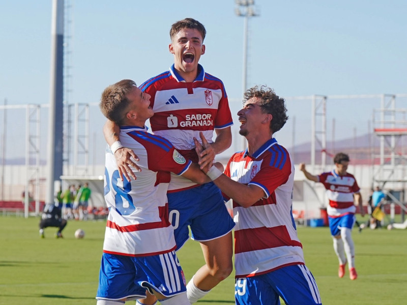 El Recreativo cuajó un gran encuentro ante el Alhaurino (GRANADA CF)